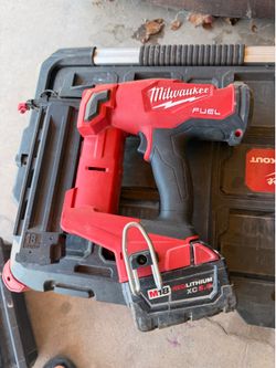 Milwaukee m18 18g brad nailer