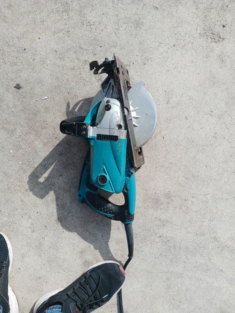 Makita Saw