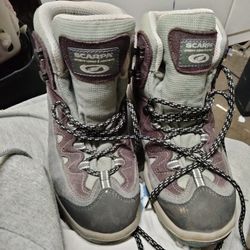 Women's SCARPA Hiking Boots (Size 7)