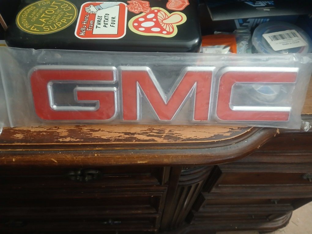 GMC Tail Gate Emblem New