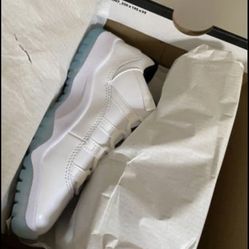Jordan Low Retro 11s 