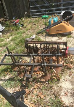 Garden digger and soil remover