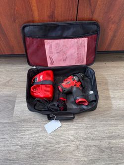 Milwaukee m12 2504-20 drill set with battery & charger