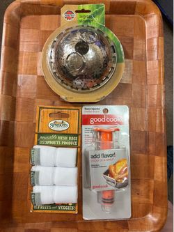 3 KITCHEN ITEMS. VEGETABLE STEAMER. FLAVOR INJECTOR. REUSABLE MESH BAGS. NOT USED.