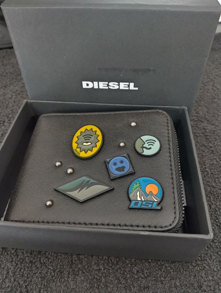 NEW Diesel Black Hiresh XS Zippy Chain Wallet.