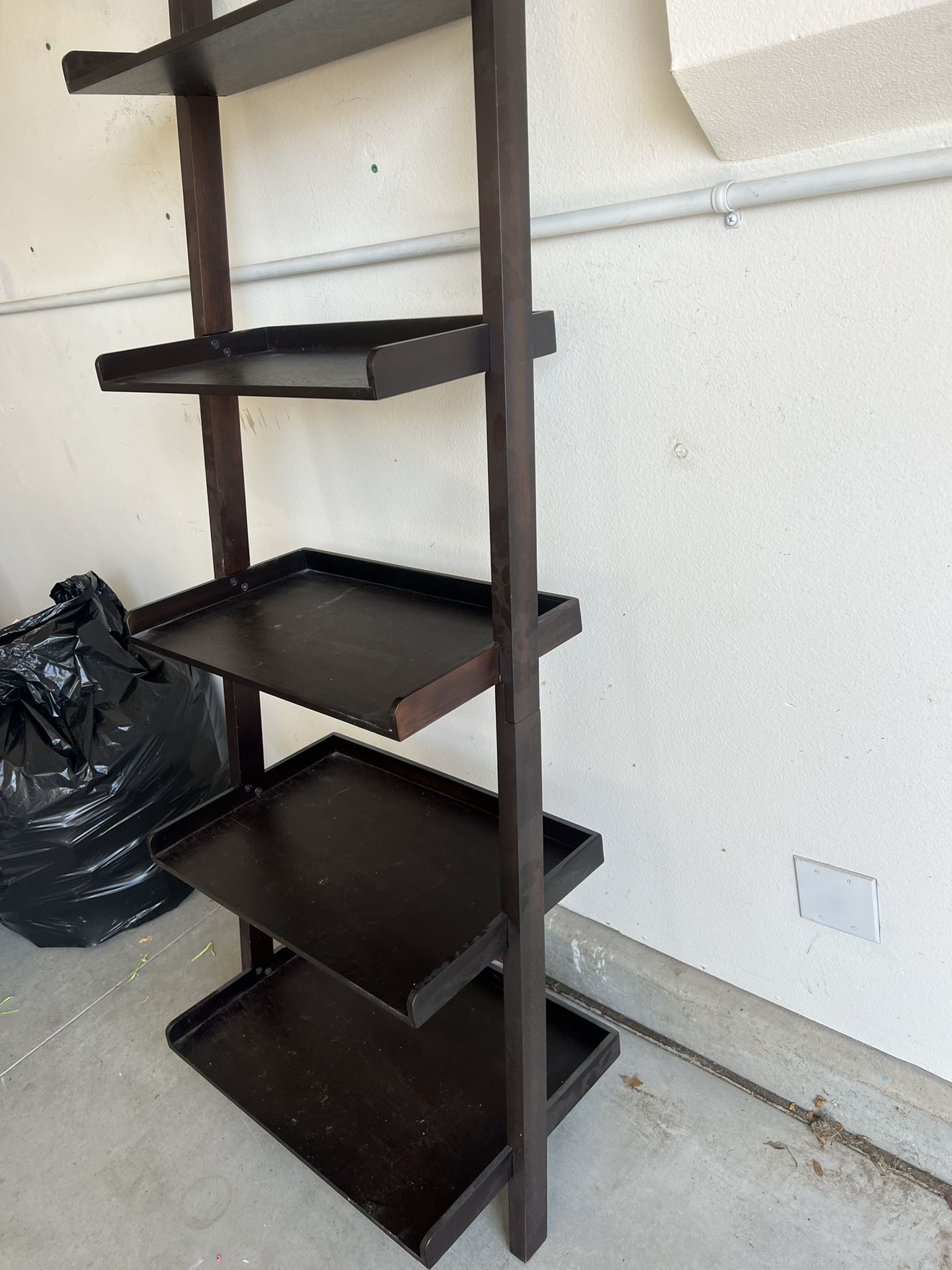 Se Recarga Ala Pared. Buen Estado Pura Madera