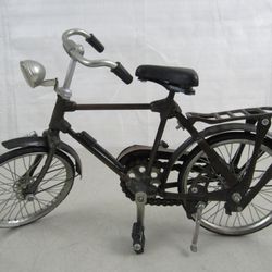 Miniature Retro Classic Bicycle Metal Model With Rubber Tires


