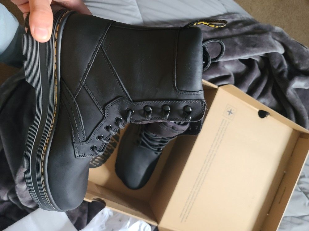 NEW Dr. Martens Waterproof Boots Size 11 & Foot Cushion Pads