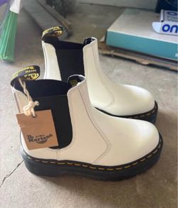 Dr. Martens Chelsea boots size 6