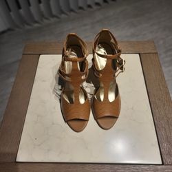Tahari Heels