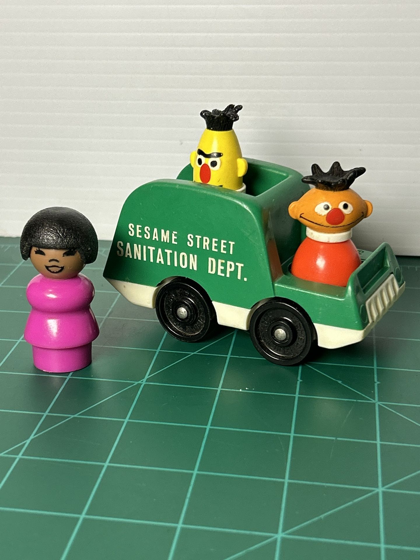 Vintage 1970s Fisher-Price Little People Sesame Street Bert, Ernie, Susan & Garbage Truck