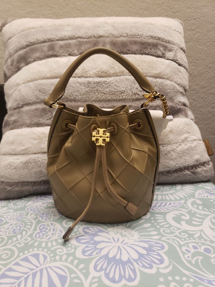 Tory Burch - Emerson Bucket Bag - Optic White for Sale in Boca Raton, FL -  OfferUp