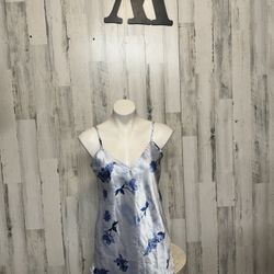 VINTAGE NEW PRIVATE LUXURIES BLUE FLORAL NIGHTGOWN SIZE MED