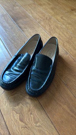 black patent leather Tod’s Gommini loafers sz 9.5