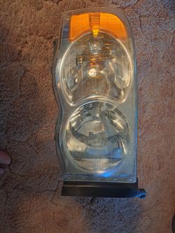 DODGE RAM 1500. / OEM HEADLIGHT