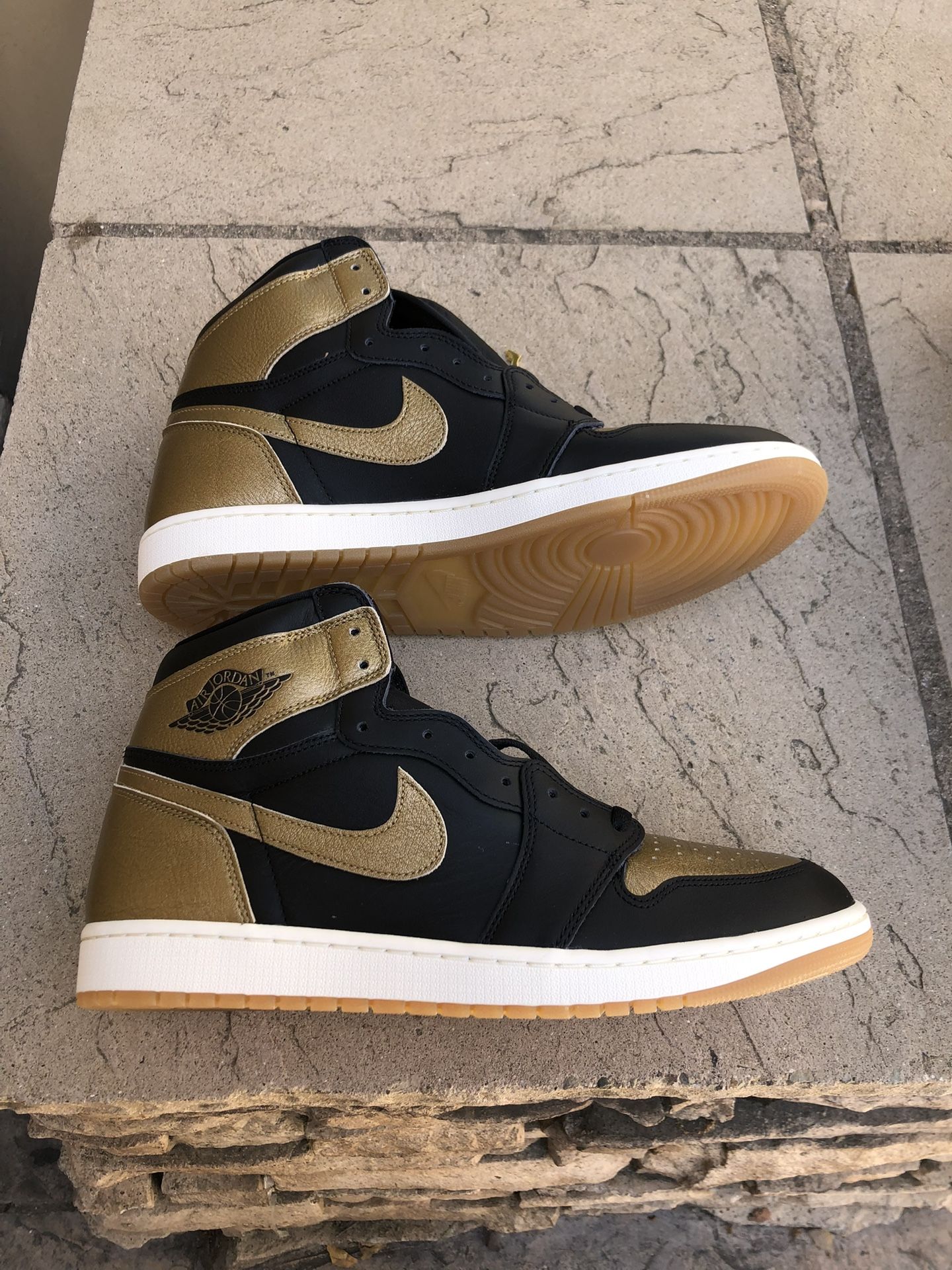 New Nike Air Jordan 1 Retro High OG Black Metallic Gold Men’s 14