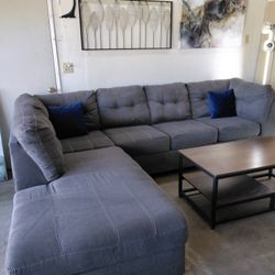 Free Delivery Ashley's Furniture Sectional Couch Gray 