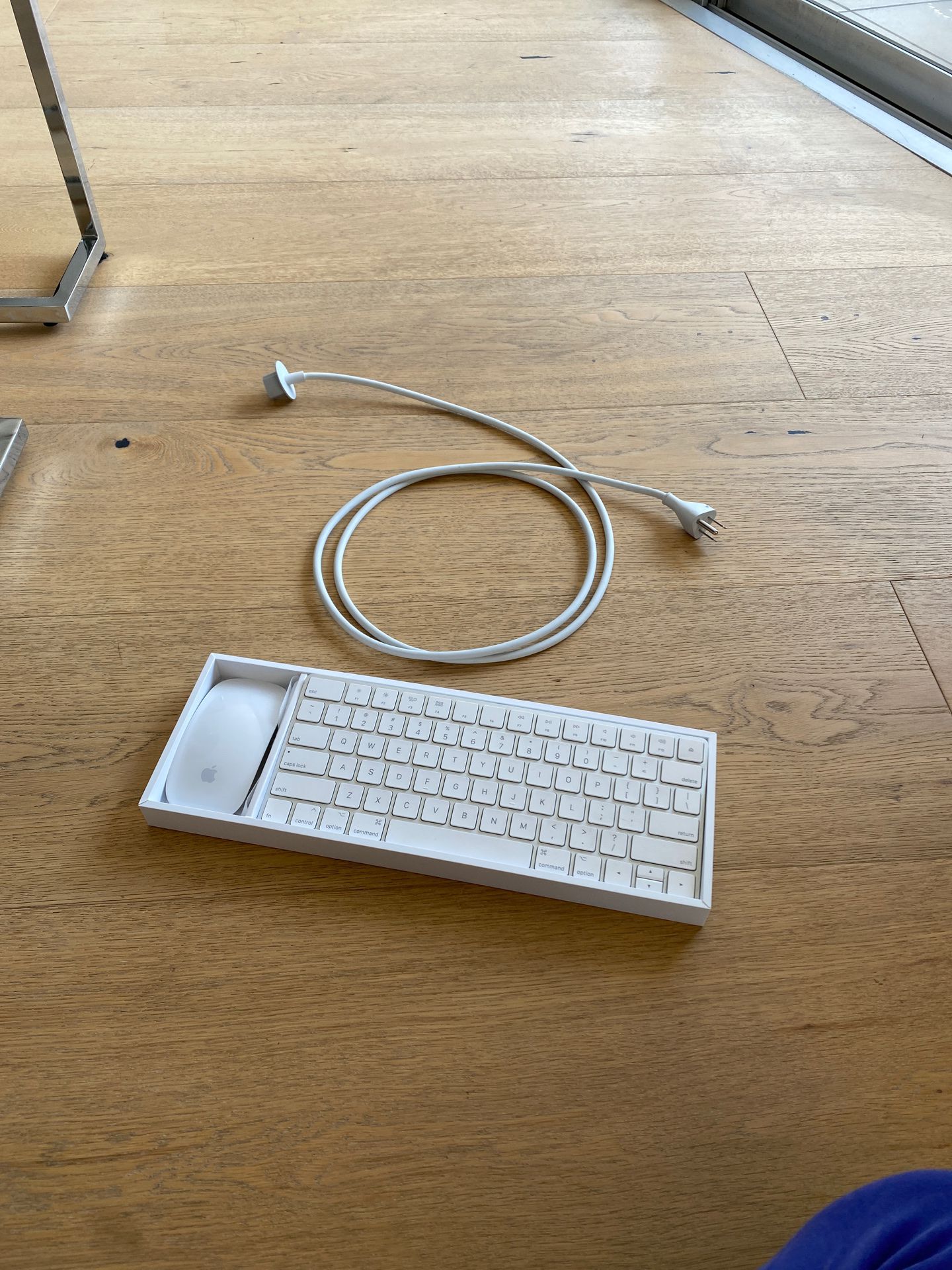 Apple Magic Mouse, Keyboard & Power cord $100