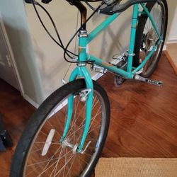 Vintage Specialized mountain bike
54 cm steel frame  26 inch wheel 
New Tires Well Kept  check pic