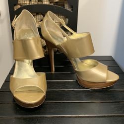 Via Spiga Elyria Gold Patent Sandal, sz 8