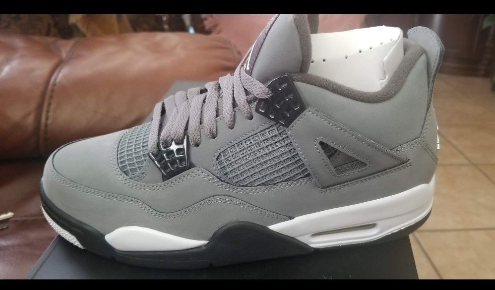 Air Jordan Retro 4 Size 8