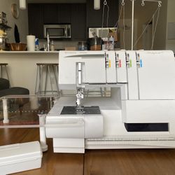 Husqvarna Viking Huskylock s21 Serger