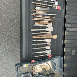 Bosch Bulldog Xtreme Max with 30 bits and case