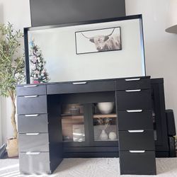 Black Vanity 