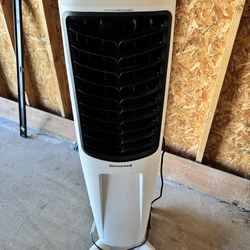 Honeywell TC30PEU Evaporative Tower Air Cooler