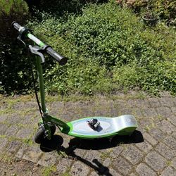 RAZOR ELECTRIC SCOOTER - Green 