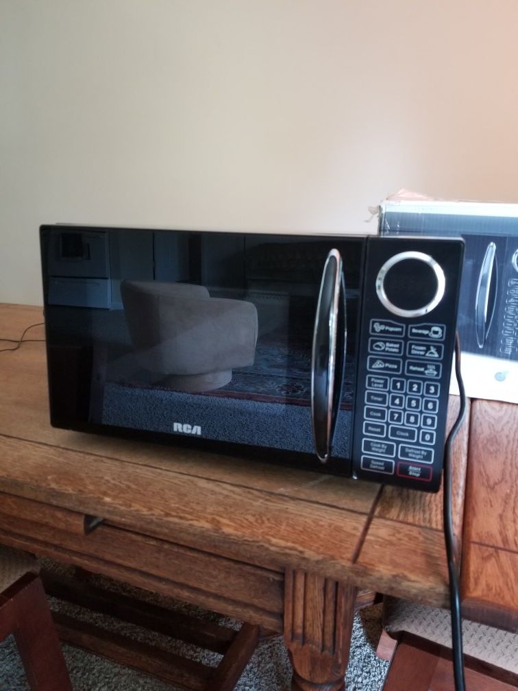 RCA 900 watt microwave