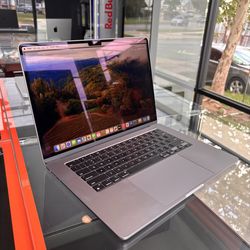 Apple 15” 2023 MacBook Air M2 Chip 8GB Ram 256SSD! 100%Battery! 90 day warranty! We offer financing!