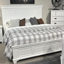 Bedroom Set Queen or King Bed Dresser Nightstand Mirror 