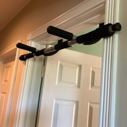 Indoor Chin Up /Pull Up Bar For Home Gym 
