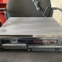 Kenwood DP-M3370  CD player