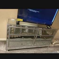 1 Mirrored Dresser, 2 Mirrored Night Stands, One Queen Platform Bed Cream Velvet, One Queen Mattress And Box Spring.