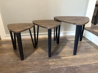 Nesting coffee table (Set Of 3) - $50