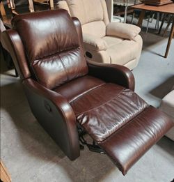 Sleek leatherette recliner chairs