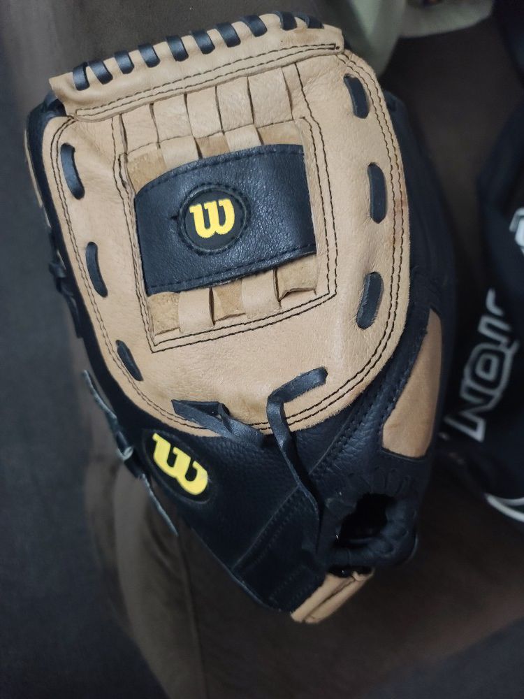Wilson 13 in A360 softball glove
