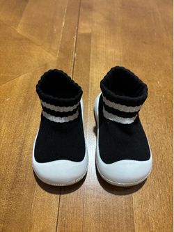 Sock shoes