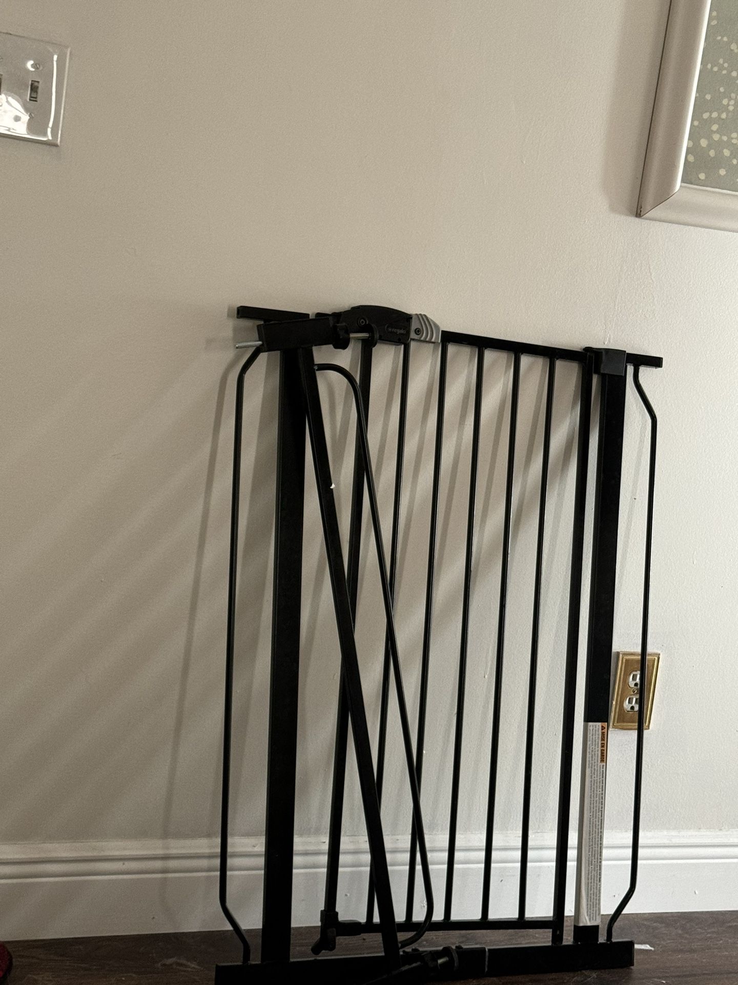 Baby Gate. Adjustable