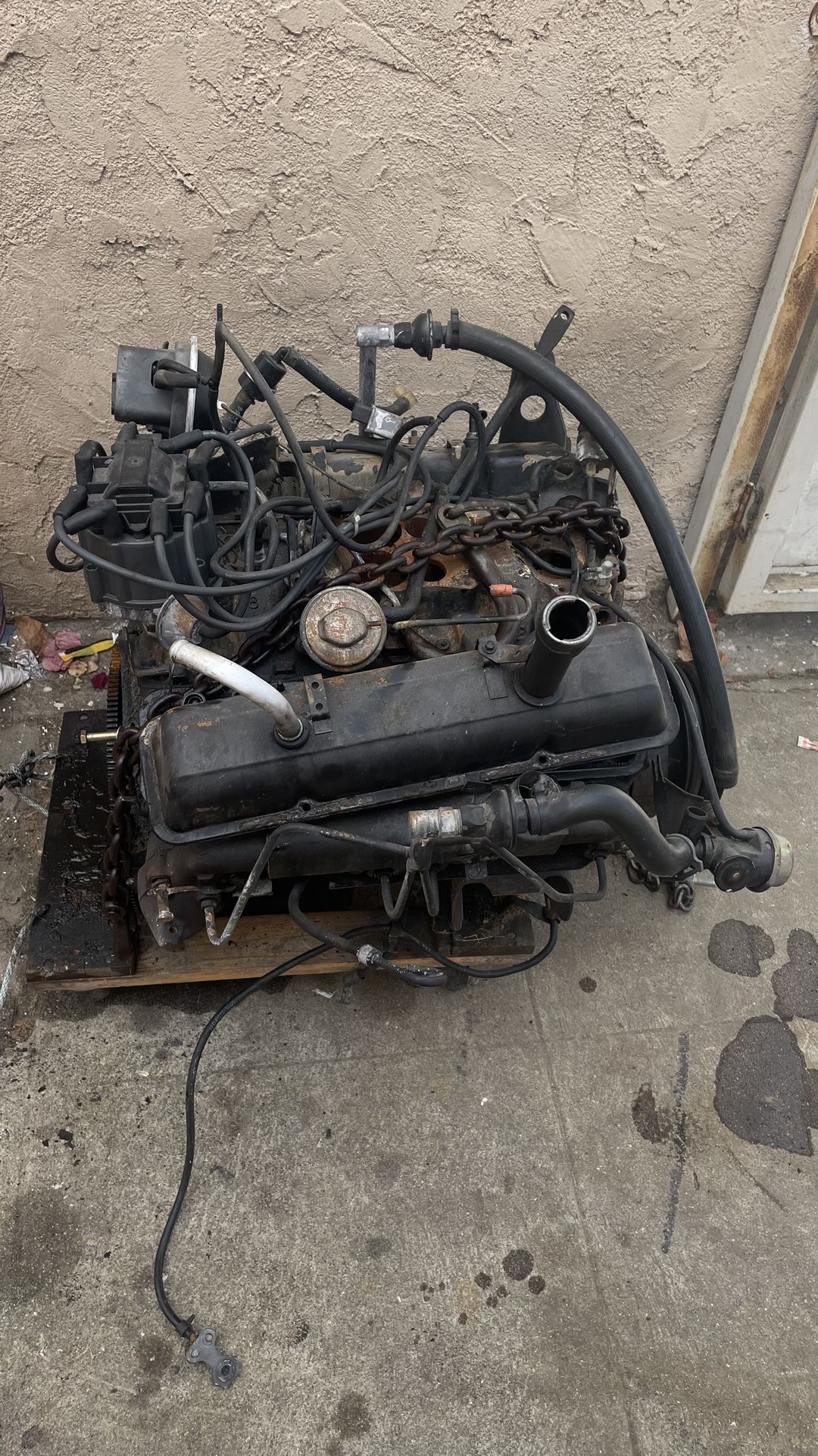 SBC 350 Engine 4 Bolt Main
