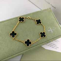 Authentic Cleef & Arpels Vintage Alhambra Onyx Bracelet in Yellow Gold