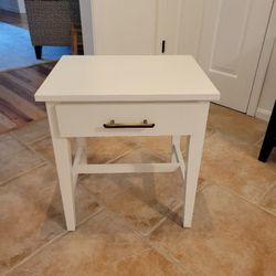 1 Drawer End Table