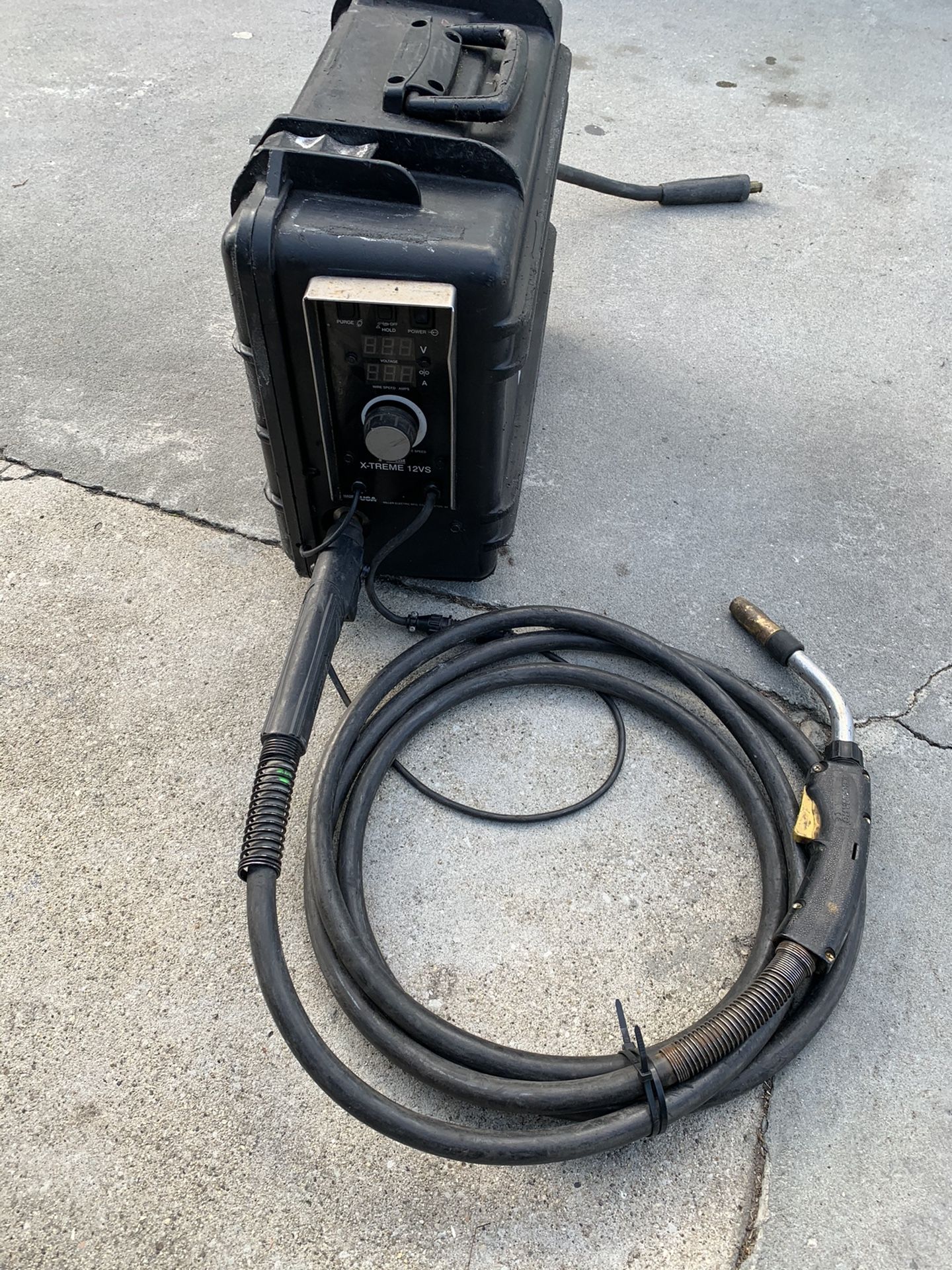 Miller suitcase xtreme 12vs wire feeder welder machine used