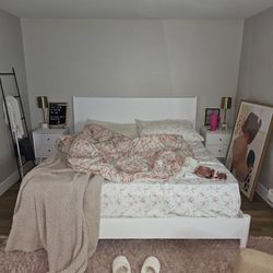 Bedroom Furniture (Like New) 