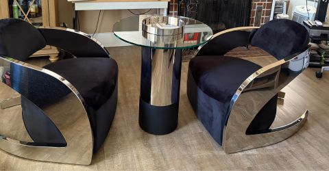 Mesa y sillones