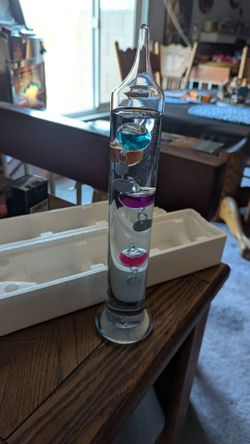 Galileo Glass Thermometer like New.
Awesome for checking inside temperature