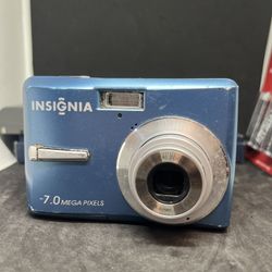 Insignia NS-DSC7B09 7.0MP Digital Camera - Blue