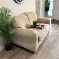 Couch (FREE Delivery!🚚)